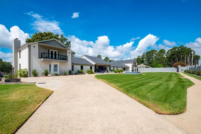 4 Robinwood Drive, Little Rock, AR 72227