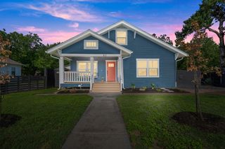 811 S Commerce ST, Lockhart, TX 78644