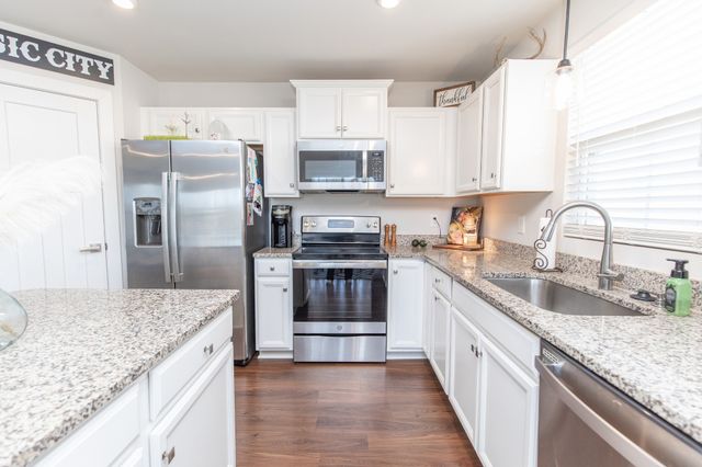 909 Wilkinson Ln, White House, TN 37188