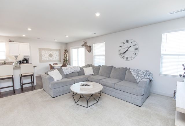 909 Wilkinson Ln, White House, TN 37188