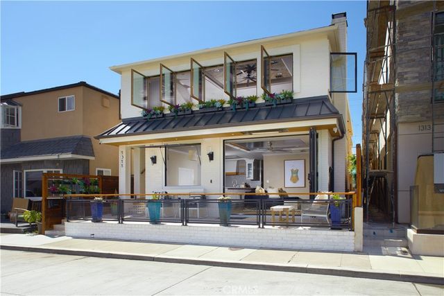 1311 W Bay Avenue, Newport Beach, CA 92661