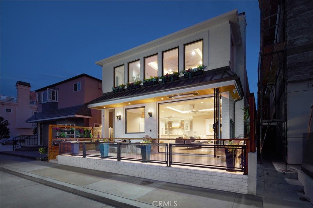 1311 W Bay Avenue, Newport Beach, CA 92661