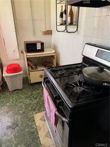 1418 W Burnett, Long Beach, CA 90810