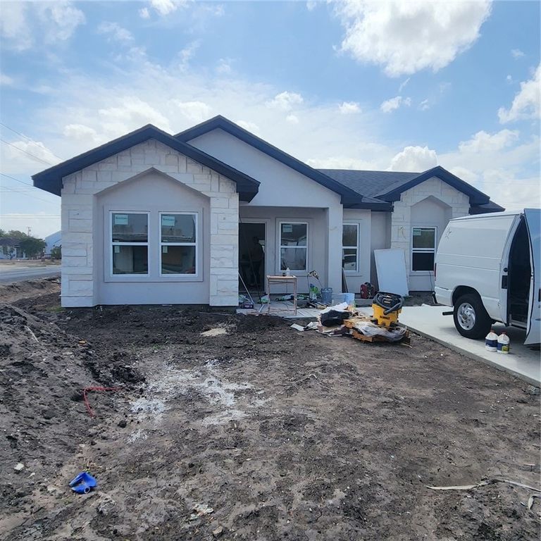 429 E Richard Ave, Kingsville, TX 78363