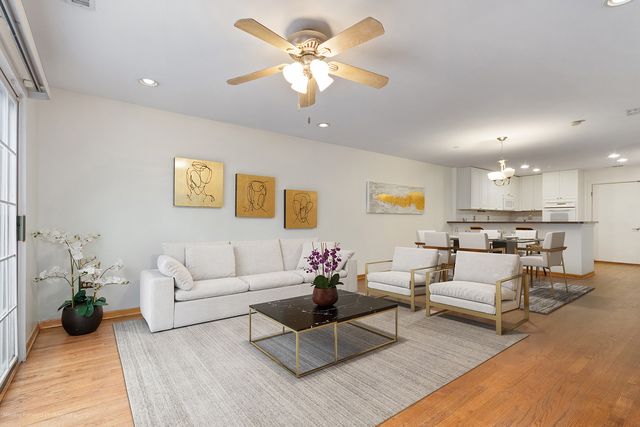 1812 S State Street 34, Chicago, IL 60616