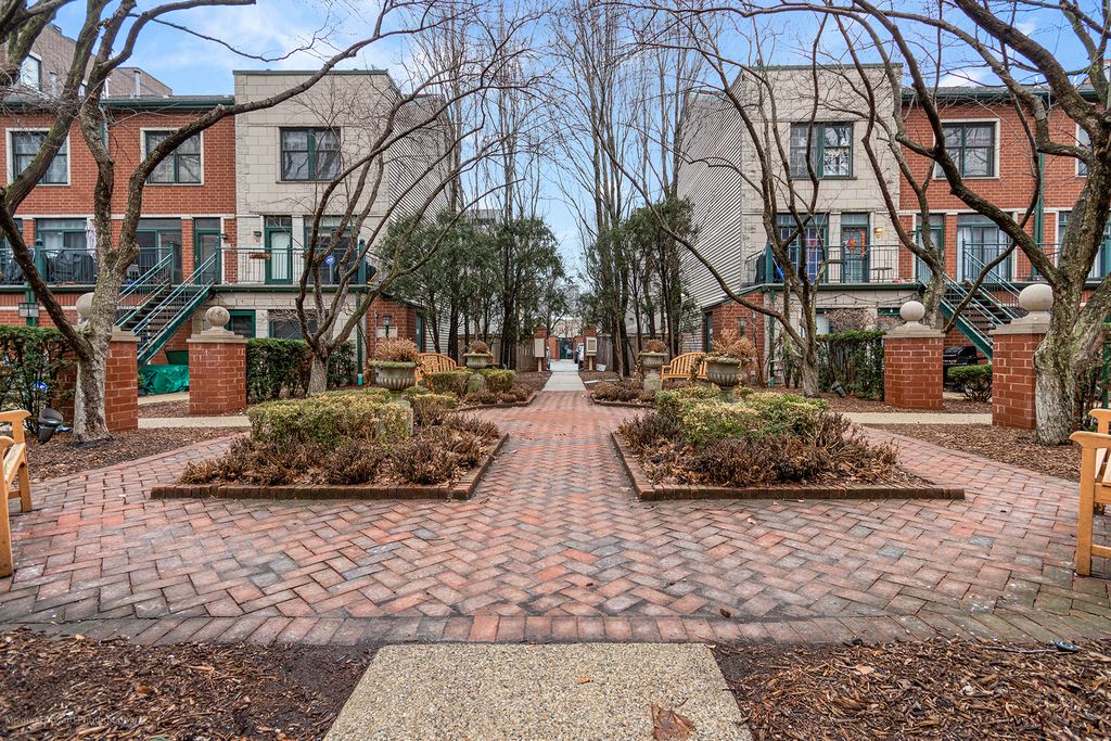 1812 S State Street 34, Chicago, IL 60616