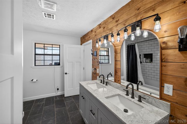 406 N William Penn Street, Adair, OK 74330