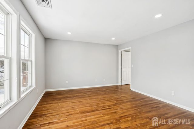 12 Orchard Street, Keansburg, NJ 07734