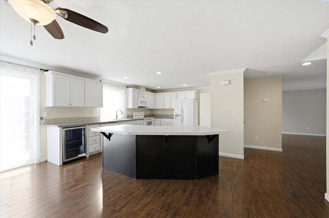 4235 Galway Ln, Pasco, WA 99301