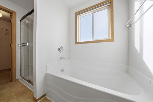 4235 Galway Ln, Pasco, WA 99301