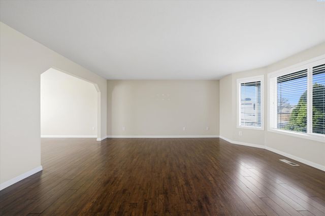 4235 Galway Ln, Pasco, WA 99301