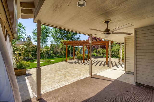 573 Blue Heron Drive, Central Point, OR 97502