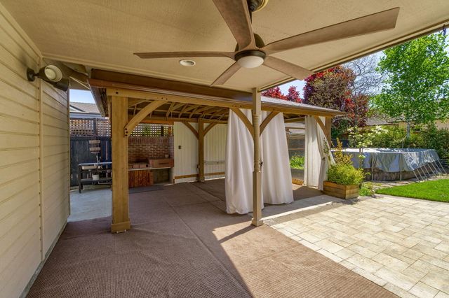 573 Blue Heron Drive, Central Point, OR 97502