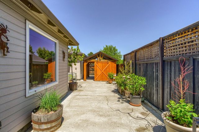 573 Blue Heron Drive, Central Point, OR 97502