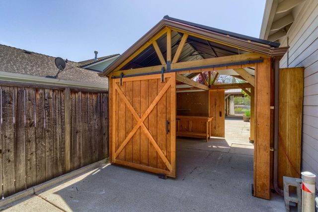 573 Blue Heron Drive, Central Point, OR 97502