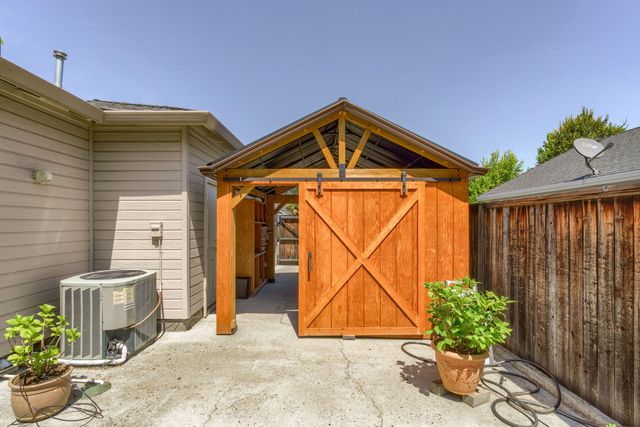 573 Blue Heron Drive, Central Point, OR 97502