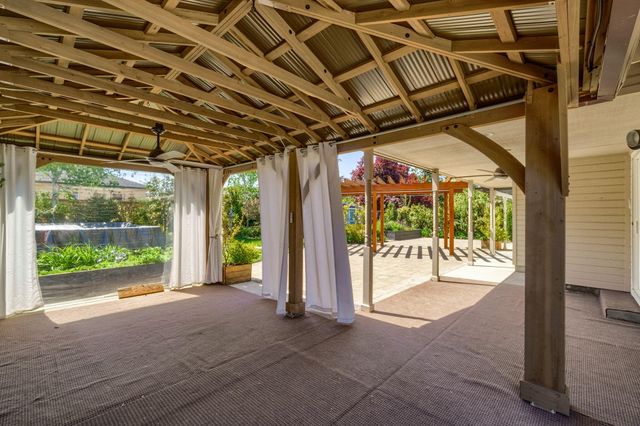 573 Blue Heron Drive, Central Point, OR 97502