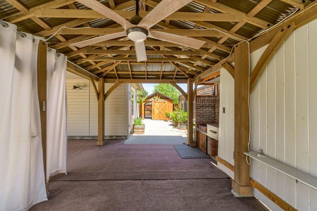 573 Blue Heron Drive, Central Point, OR 97502