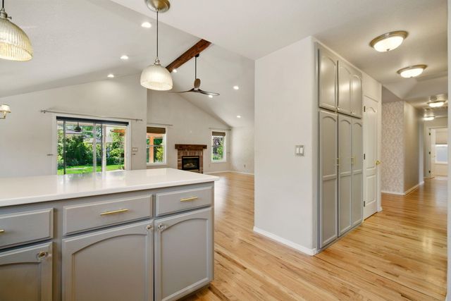 573 Blue Heron Drive, Central Point, OR 97502