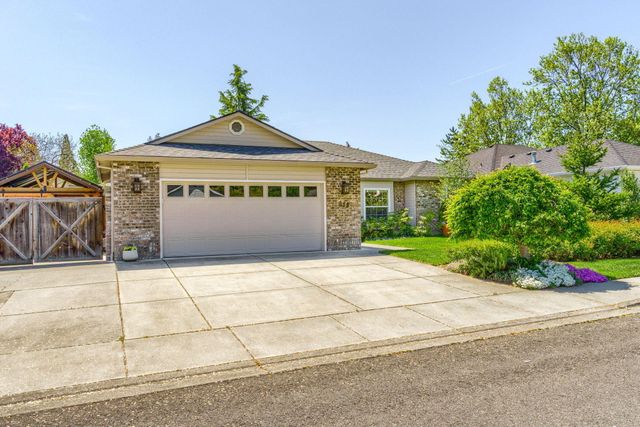 573 Blue Heron Drive, Central Point, OR 97502