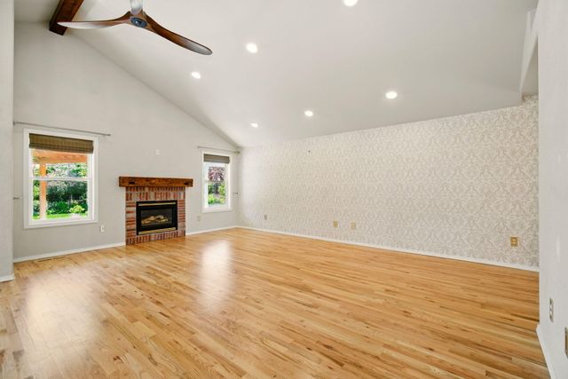 573 Blue Heron Drive, Central Point, OR 97502