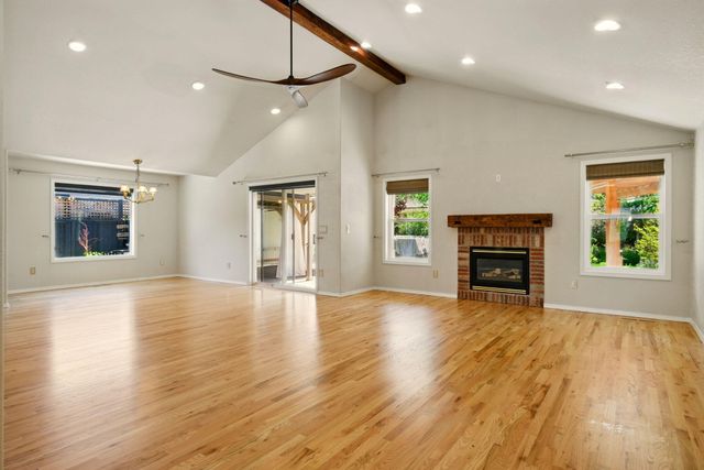 573 Blue Heron Drive, Central Point, OR 97502