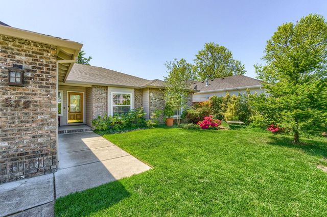 573 Blue Heron Drive, Central Point, OR 97502