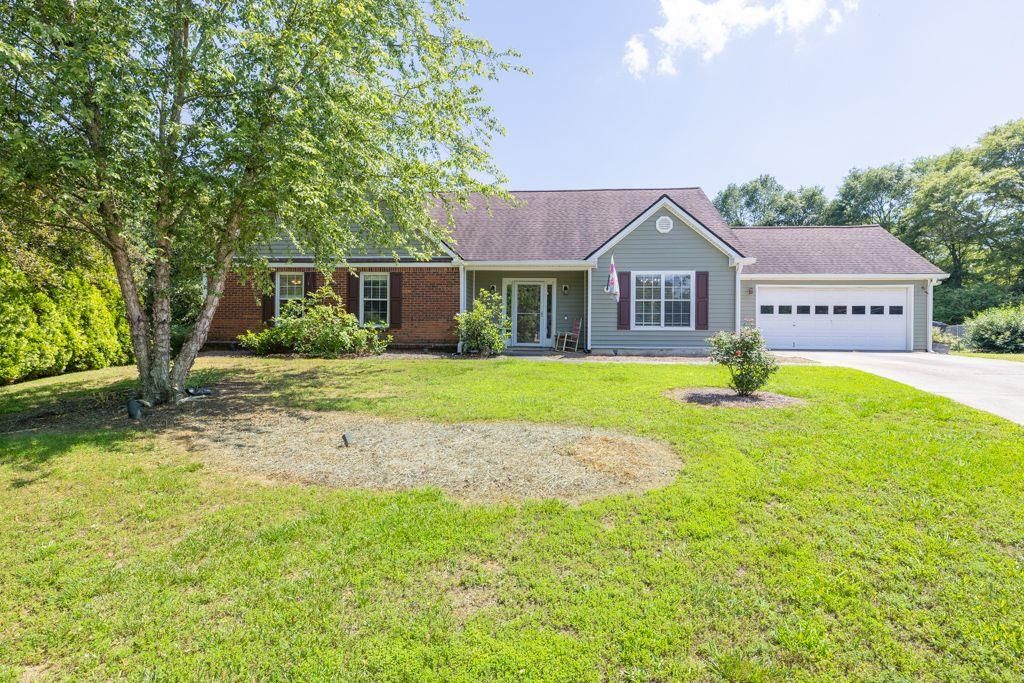 1490 TWIN MANOR Drive, Loganville, GA 30052