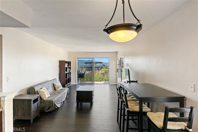 1517 E Garfield Avenue 53, Glendale, CA 91205