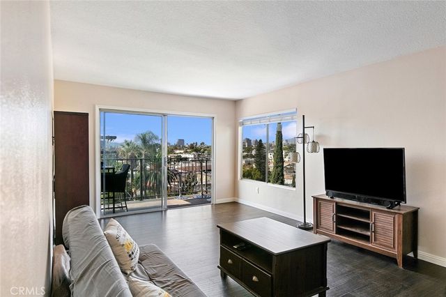1517 E Garfield Avenue 53, Glendale, CA 91205