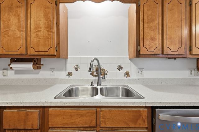10515 Gladfelter Rd, Glen Allen, VA 23059