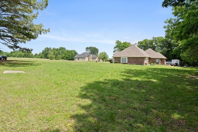 1000 Legend Avenue, Bonham, TX 75418