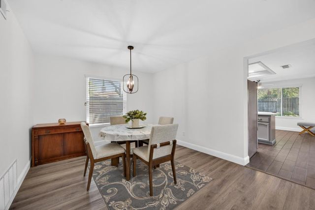 9286 Laguna Green Ct, Elk Grove, CA 95758