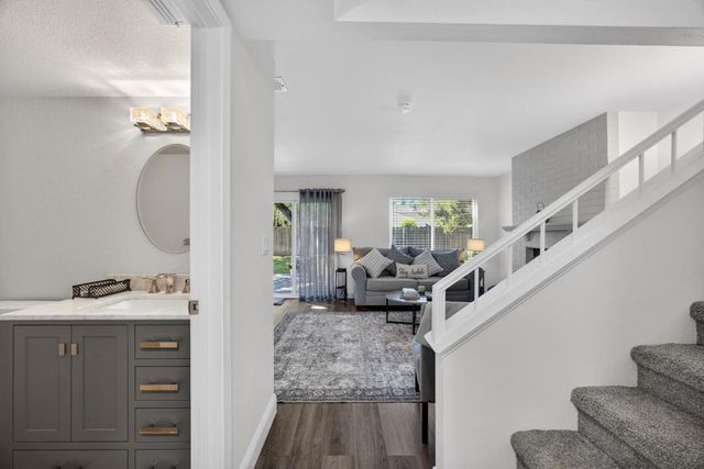 9286 Laguna Green Ct, Elk Grove, CA 95758