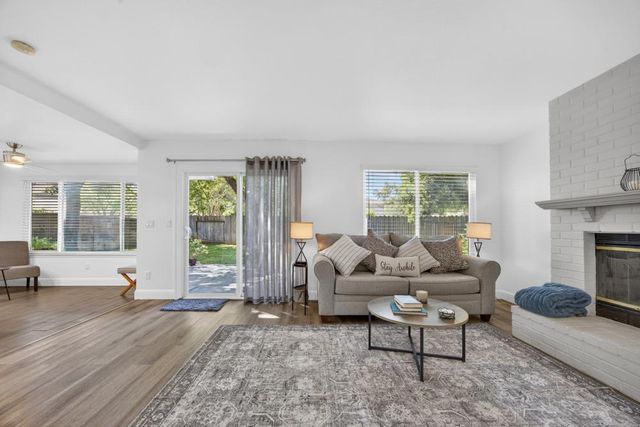 9286 Laguna Green Ct, Elk Grove, CA 95758