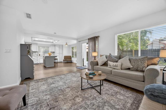 9286 Laguna Green Ct, Elk Grove, CA 95758