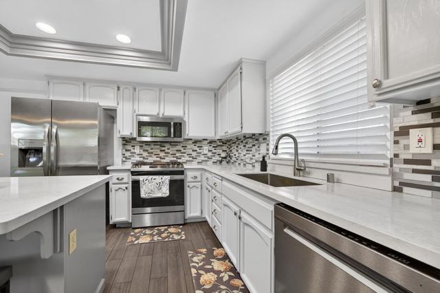 9286 Laguna Green Ct, Elk Grove, CA 95758