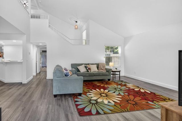 9286 Laguna Green Ct, Elk Grove, CA 95758