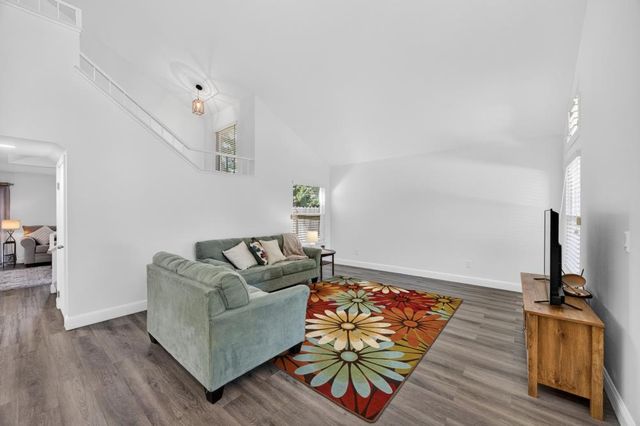 9286 Laguna Green Ct, Elk Grove, CA 95758