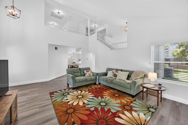 9286 Laguna Green Ct, Elk Grove, CA 95758