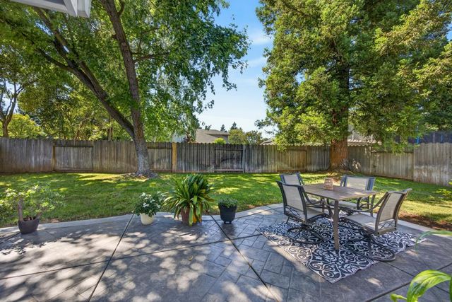 9286 Laguna Green Ct, Elk Grove, CA 95758