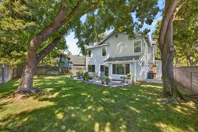 9286 Laguna Green Ct, Elk Grove, CA 95758