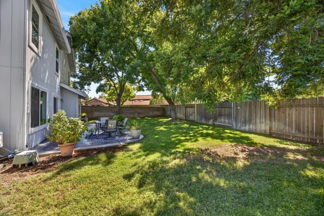 9286 Laguna Green Ct, Elk Grove, CA 95758