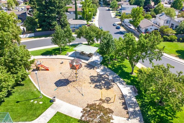 9286 Laguna Green Ct, Elk Grove, CA 95758