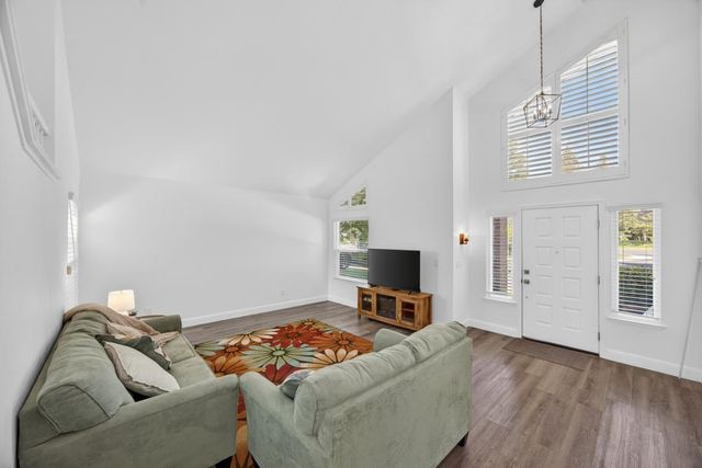 9286 Laguna Green Ct, Elk Grove, CA 95758