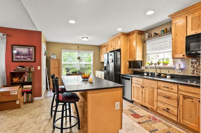 2490 Meadowpoint Drive 2490 Meadowpoint Drive, Troy, OH 45373