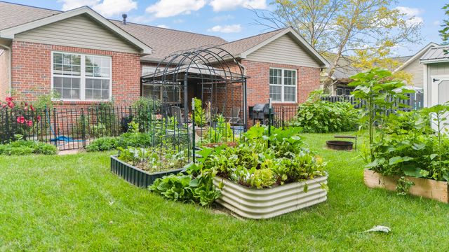 2490 Meadowpoint Drive 2490 Meadowpoint Drive, Troy, OH 45373