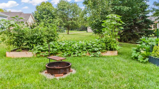 2490 Meadowpoint Drive 2490 Meadowpoint Drive, Troy, OH 45373