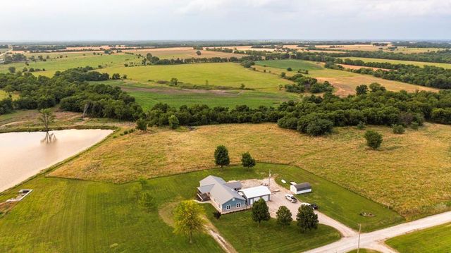 33117 SE 800 Road, Kincaid, KS 66039