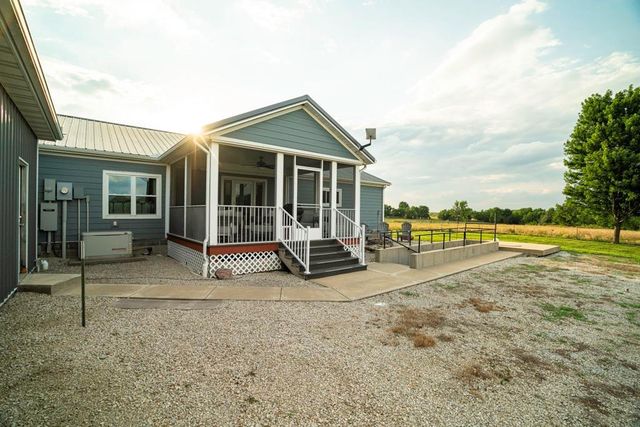 33117 SE 800 Road, Kincaid, KS 66039